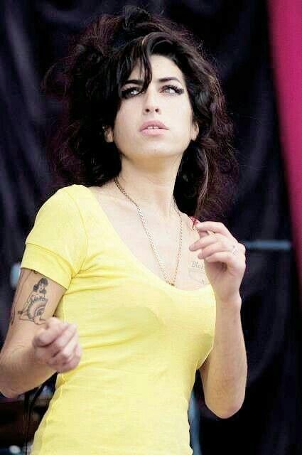 austria63amy's tweet photo. Amy Winehouse ⚘️ https://t.co/m2QQs8DbqZ