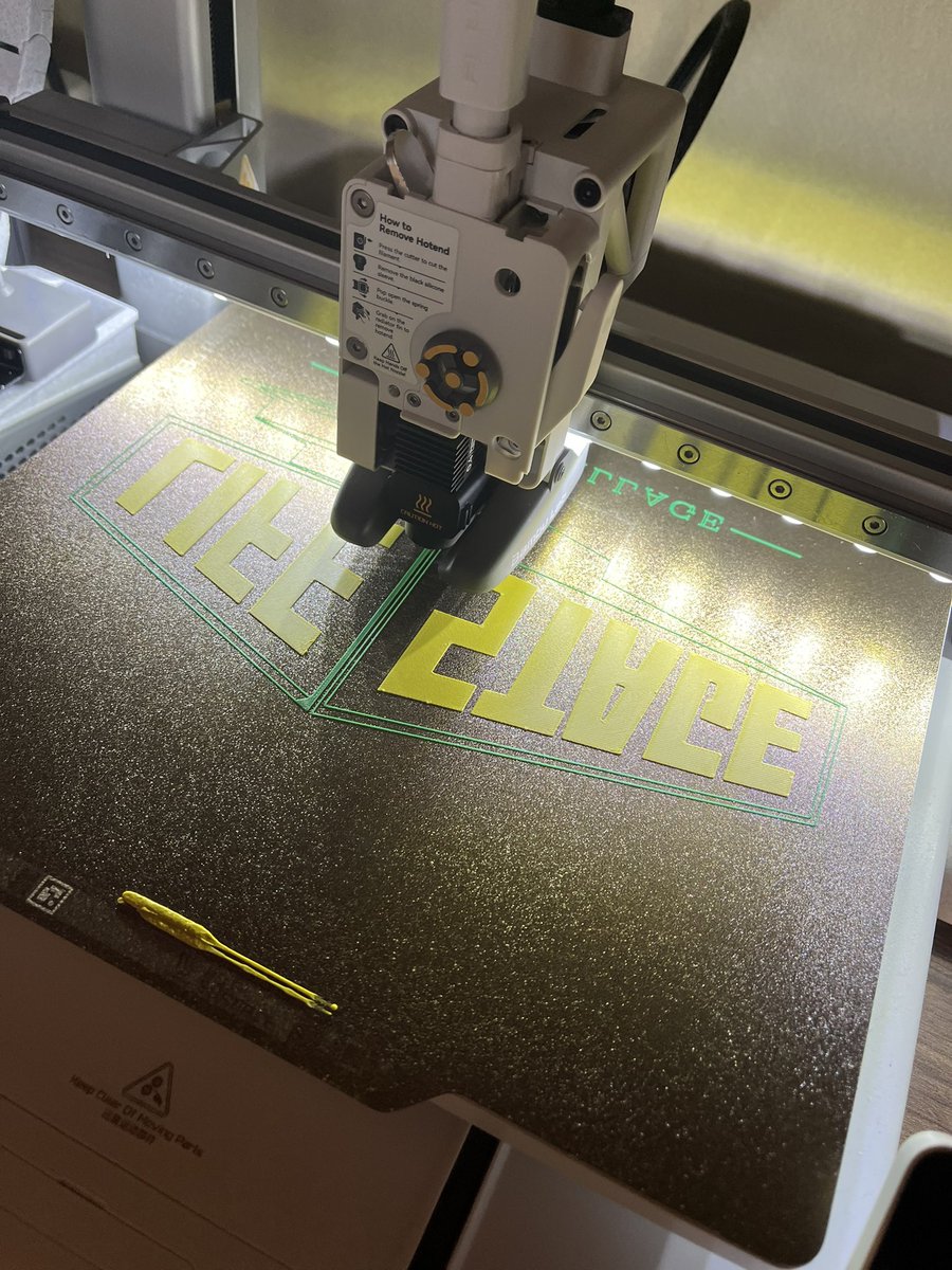 384the_NFET's tweet photo. 次のご依頼品を作成中！

3Dプリンターでおそらく一番使用する黒のBambu純正PLAマットが好きで使ってたんだけど、梅雨の影響もあってか、どれだけ乾燥させてもほぼ100%つまりが発生してしまうので、泣く泣くPLAベーシック使ってる😭
ただパンクロマのマットがめっちゃ調子良さそうなので、パンクロマの黒にしようかなー🤔