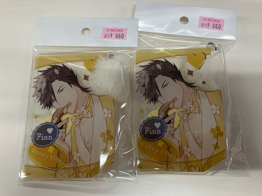 入荷情報】 「Honey Vibes」缶バッジやアクリルスタンド、カードなどが