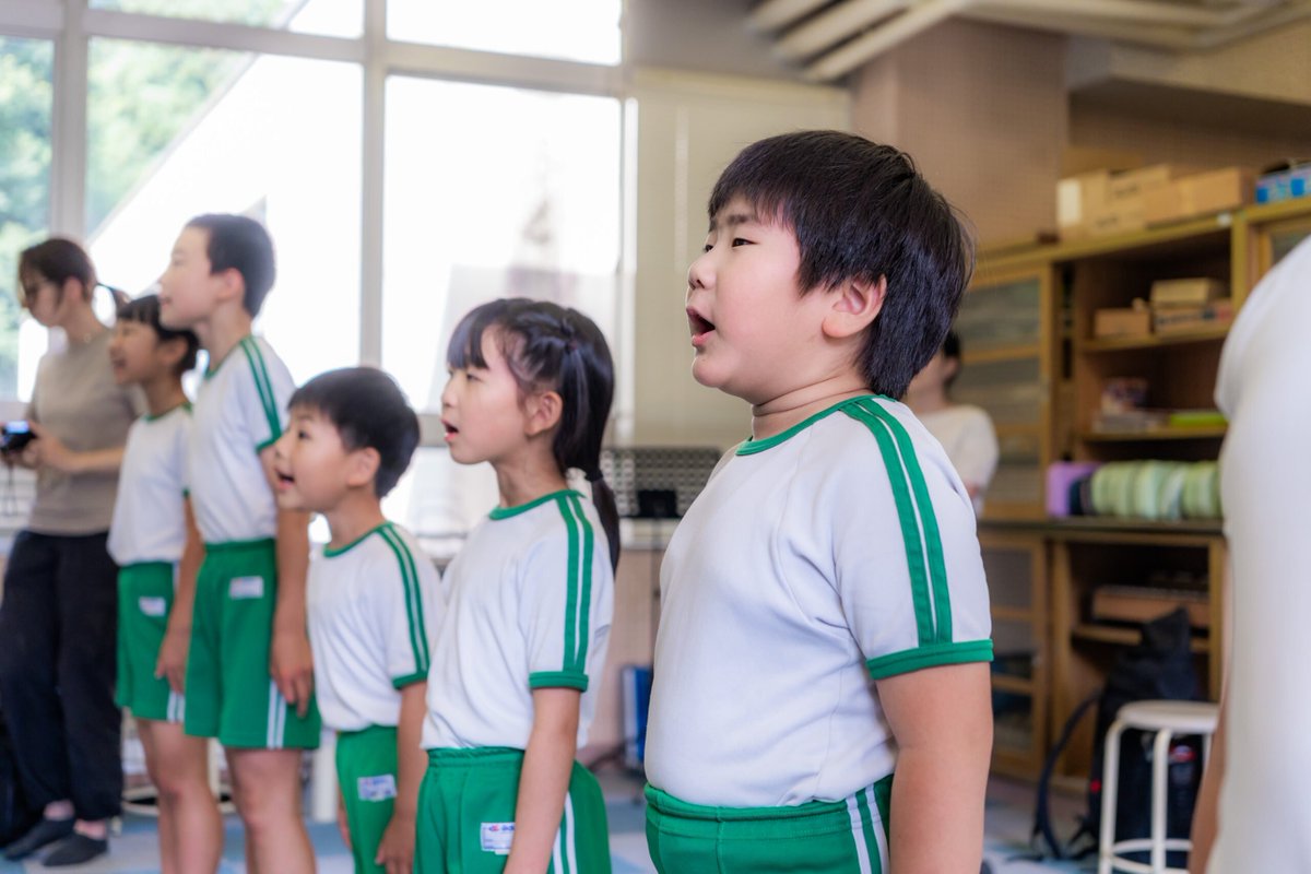 kodomoeiga's tweet photo. 【文化庁 学校における文化芸術鑑賞・体験推進事業 舞台芸術等総合支援事業】

福井県福井市の生徒13名の一乗小学校での学校巡回公演、赤いボールの気持ちを考えて「赤いボールの冒険」という映画を作りました！

最後は13人全員で合唱「エール」。小さな学校に響いた大きな歌声🥺
#こども映画教室 https://t.co/x7CbtAi3sw