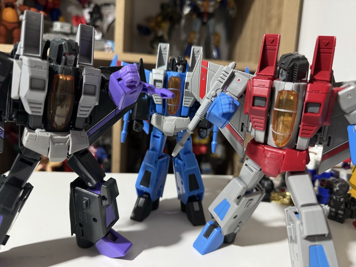 bunzobuggo's tweet photo. Father of Bruticus, the smuggest bastard and the biggest cunt in the decepticons 
Screamer https://t.co/clOKxE2rYs