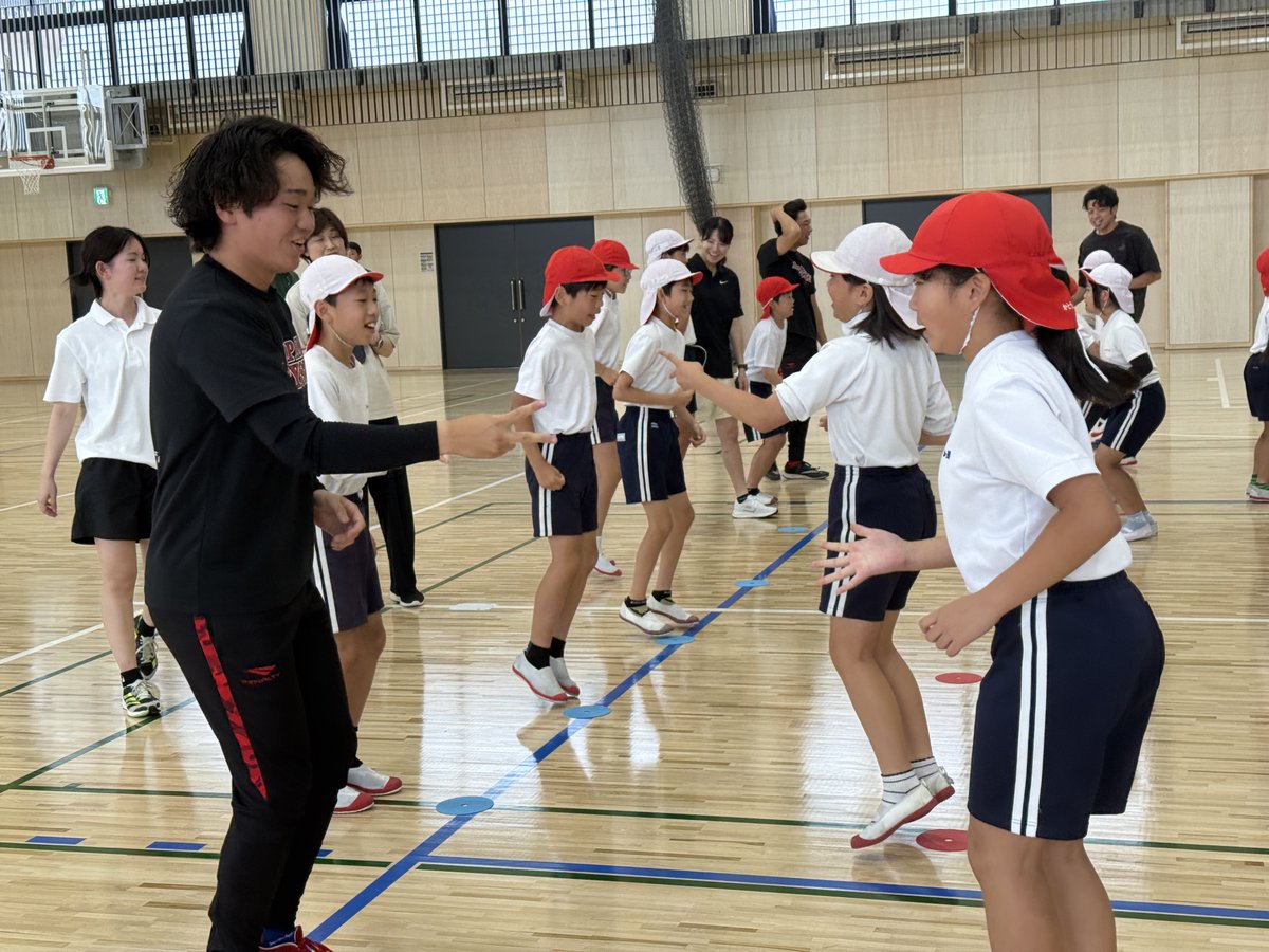 GIFUNITE's tweet photo. 7月1日に #日本エコシステム の選手たちが「多治見市立笠原小学校」を訪問し、体育の時間で一緒に運動遊びをしました！

#GIFUNITE #つよいぞぎふっ子プロジェクト #ACP https://t.co/7p8xVVw56y
