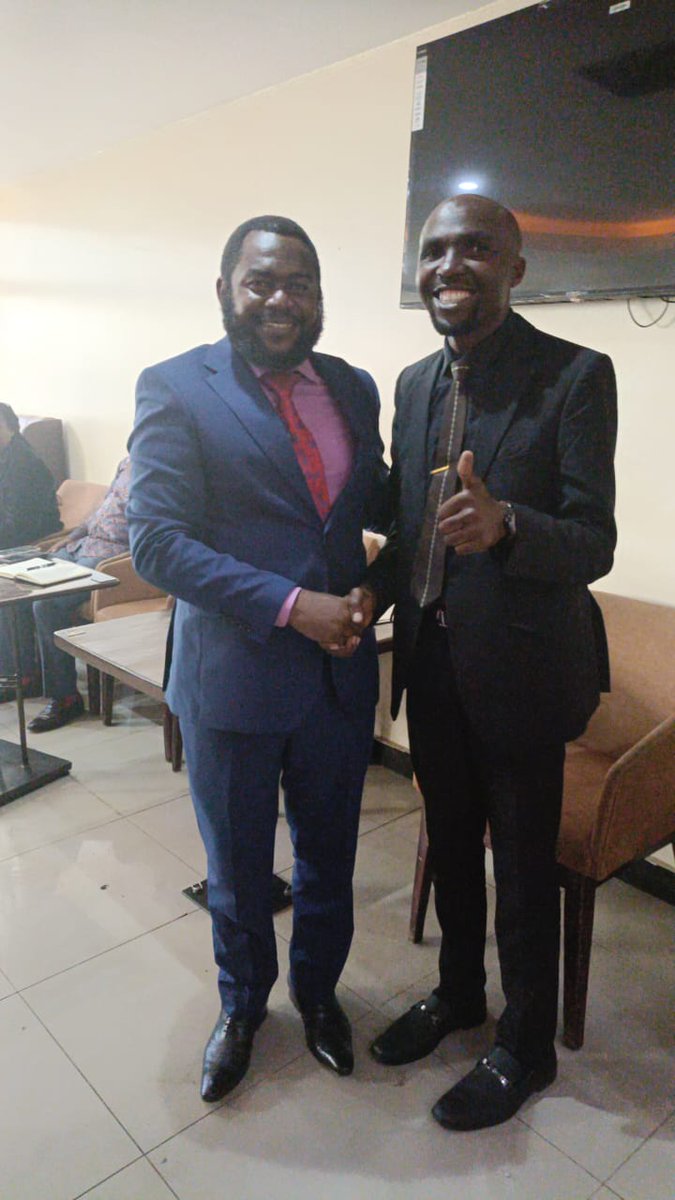 kenyamojaK1's tweet photo. It was an honour to share the vision of the Kenya Moja Movement - KMM Party with the Kamba Community Coordinators from Nairobi County. Guided by our core pillar of Social Justice, we believe that good leadership must be inclusive and accountable.

#RohoJuu https://t.co/HM1EqjUtMU