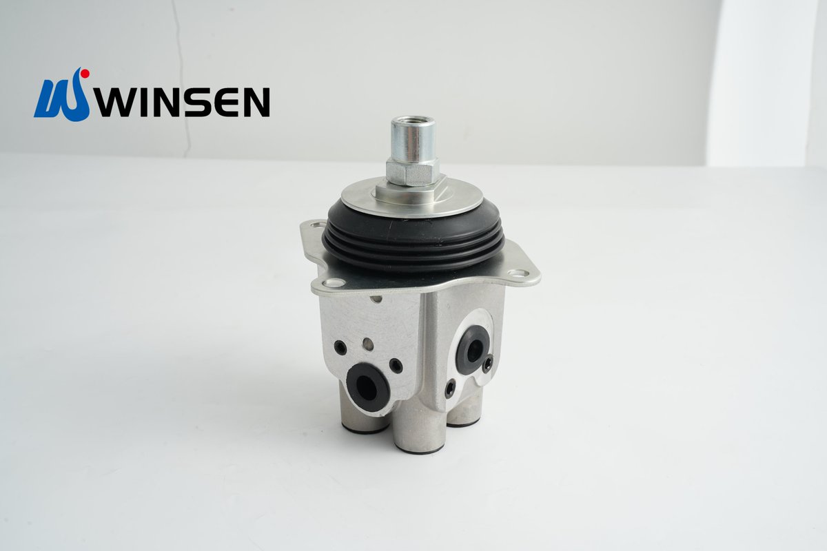 Yoyochen323891's tweet photo. 🕹️ Precision control means smoother operation and dependable performance for excavators. Built for durability and long-term reliability. 🚜
📧 jt002@cnjt-auto.com
#yingtanweisheng #joystickassembly #excavatorparts #hydrauliccontrol #oemparts #constructionmachinery https://t.co/PgP661HF2h