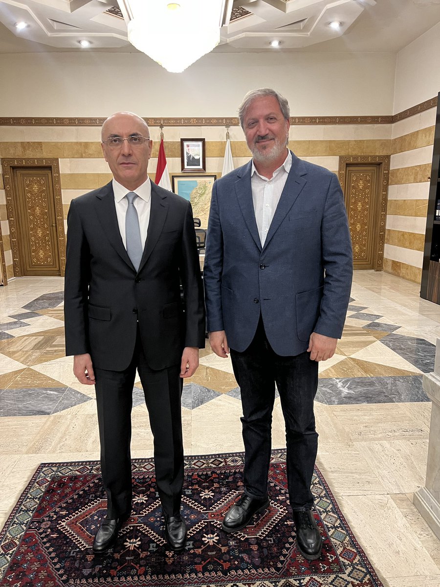 brahimzeidan's tweet photo. اجتمعت مع معالي وزير الداخلية والبلديات، أحمد الحجار، في مكتبه، حيث بحثنا في أبرز الملفات الملحّة المرتبطة بالعاصمة بيروت، والتحديات التي تستوجب متابعة فورية وحلولًا حاسمة.
وخلال الاجتماع، عرضت لمعاليه بالتفصيل أزمة تراكم النفايات العشوائية الناتجة عن أسواق الخضار والملاحم وأعمال الردم وسائر المخلفات، لا سيّما في منطقة نزلة أرض جلول – صبرا ومحيط مدافن الشهداء، وما تسببه هذه الظاهرة من تداعيات بيئية وصحية خطيرة باتت تشكّل تهديدًا مباشرًا للسلامة العامة ولم يعد مقبولًا استمرارها تحت أي ظرف.
كما أكدت لمعاليه أن التقرير الرسمي الذي يُعدّه الاستشاري المكلّف بملف النفايات سيُسلَّم خلال الأسبوع المقبل فور استكماله، تمهيدًا لاتخاذ القرارات والإجراءات التنفيذية اللازمة ووضع هذا الملف على سكة المعالجة الجذرية.
ونعوّل على التعاون القائم بين وزارة الداخلية ومحافظة بيروت، وعلى الجهود الميدانية المشتركة، لاتخاذ خطوات سريعة وحاسمة تضع حدًا نهائيًا لهذه الكارثة البيئية، بما يحفظ صحة المواطنين ويصون السلامة العامة وكرامة أهل العاصمة.
