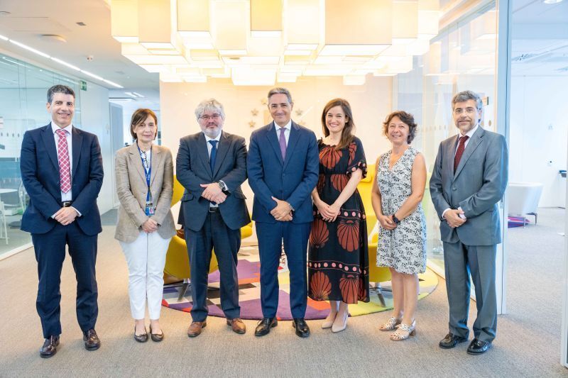 OEPM_es's tweet photo. 🤝 ¡Visita a la @EU_IPO para seguir colaborando en el mantenimiento de un ecosistema de #PropiedadIndustrial sólido y garantista que impulse la innovación y el crecimiento económico!
ℹ️ Infórmate: https://t.co/4apVL4Pbzi https://t.co/sztMS1Ynze