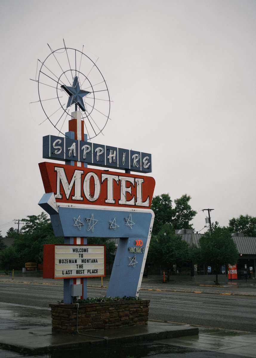 nicocoa's tweet photo. Sapphire Motel in Bozeman https://t.co/WSijIqGD4c