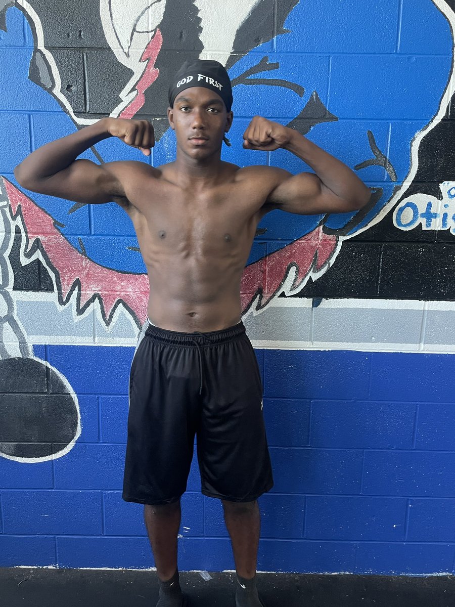 EliArmJack2's tweet photo. This was a big offseason, the work is showing and I am ready to head into my Junior year ready to put on the film! 

6’3 | 200 | 3.92 GPA | 16 Y/O 
(C/O 2028) WR/TE/Edge/LB (ATH)
📍Cleveland Heights, Ohio
📞Phone: +1 (440) 681-9609
📩Email: elijaharmsteadjackson@gmail.com

@CoachCurtain216 @Only1Hoov_ @NDOELITE7v7 @SidelinePreps @OhiosElite1 @PrepRedzoneOH @PrepRedzone @MaxPreps @Bryan_Ault @247recruiting @coachwwest