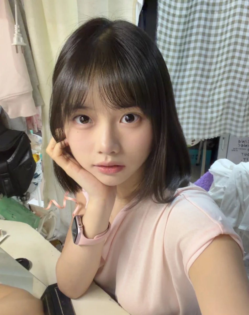 qymt7n's tweet photo. 我長的沒有很好看  
你們不要介意 https://t.co/O0IyFsDNuf