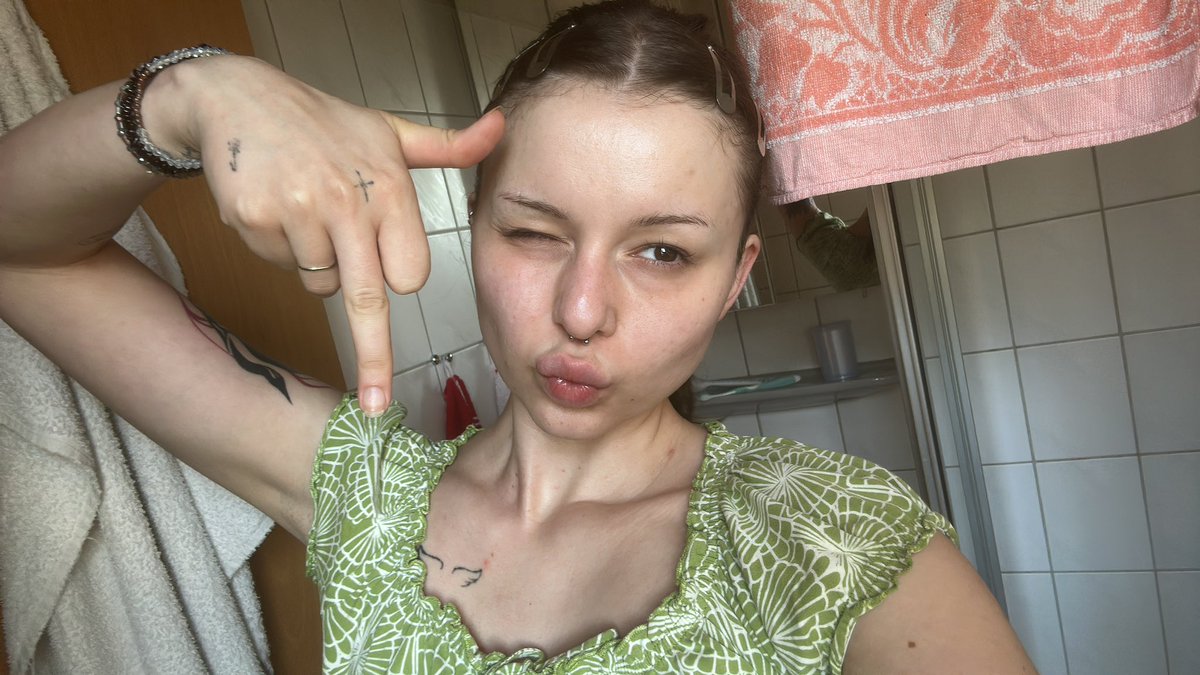 kittycattyxxxxx's tweet photo. nur nichtsnutze hier die viel labern und umso weniger zahlen. Kanns nicht mehr hören ihr opfer #herrin #zahlschwein #geldschwein #zahlsklave #zahlschwein #findom #geldsklave #fuesse #socken  #moneypig #zahlsau #geldsau https://t.co/YRXp8mFP69