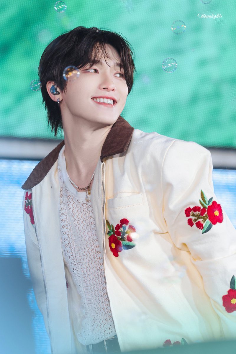 minbloomingyu's tweet photo. i love you so much https://t.co/tZUigukQfr