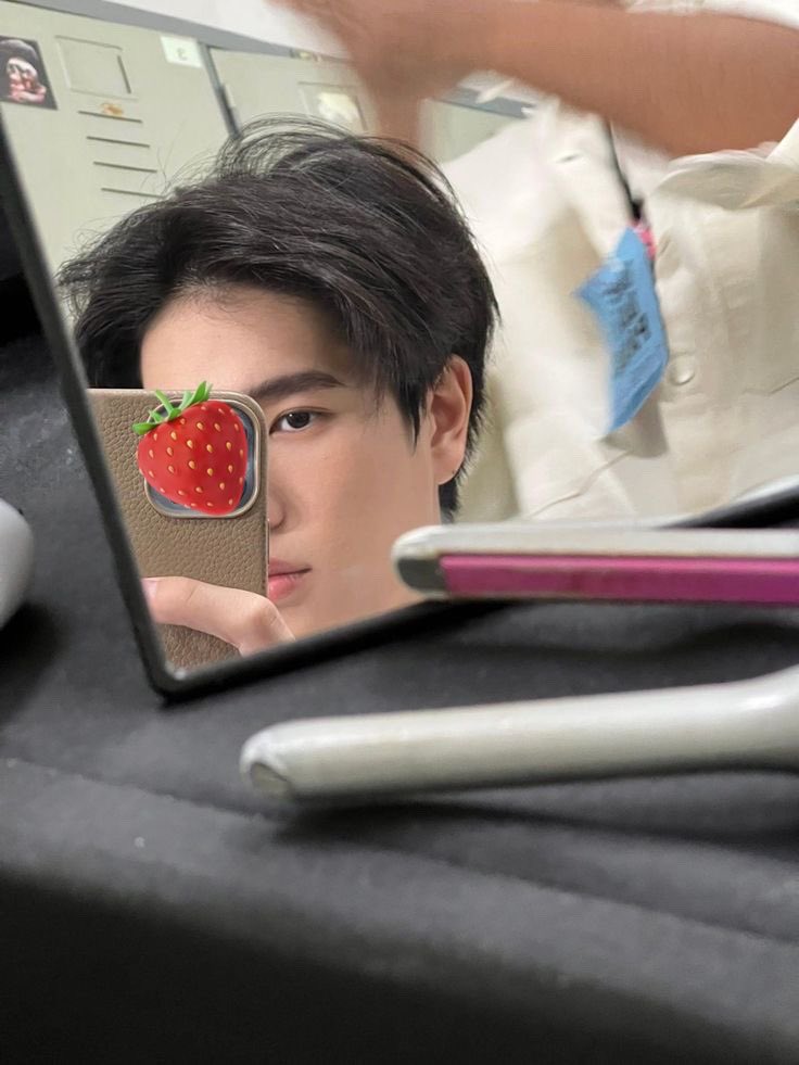 fleurslert's tweet photo. i love how phuwin always takes a mirror selfie whenever he’s getting his makeup done, and his face is just :] every single time. i guess that’s just what being a cat does to u 🐈 https://t.co/yghBglG4dz