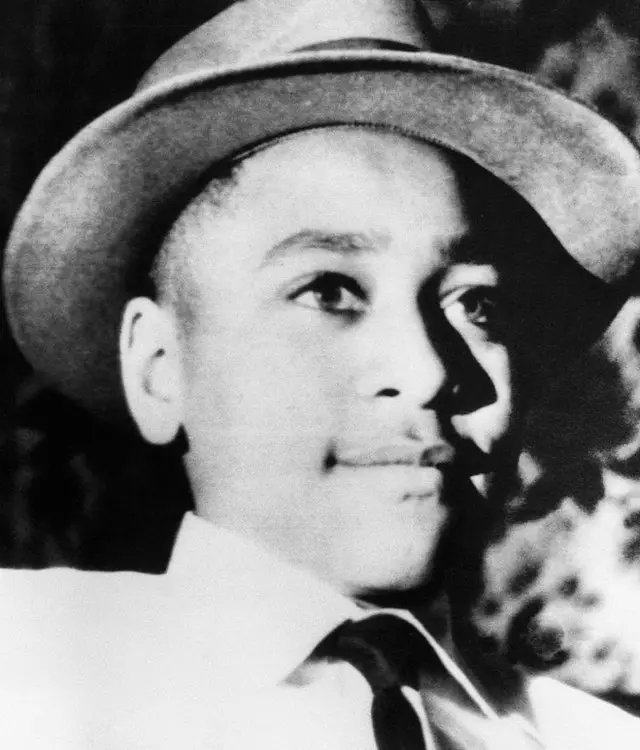 Miquel_R's tweet photo. EMMET TILL: El crimen racista que cambió Estados Unidos (1955)

El asesinato de un adolescente negro en un pequeño pueblo de Mississippi mostró al mundo la crueldad y la impunidad del racismo en EEUU.

Con la participación especial de @guillermofesser 
https://t.co/BGWO7yr02H https://t.co/q8ZrwLYYL0