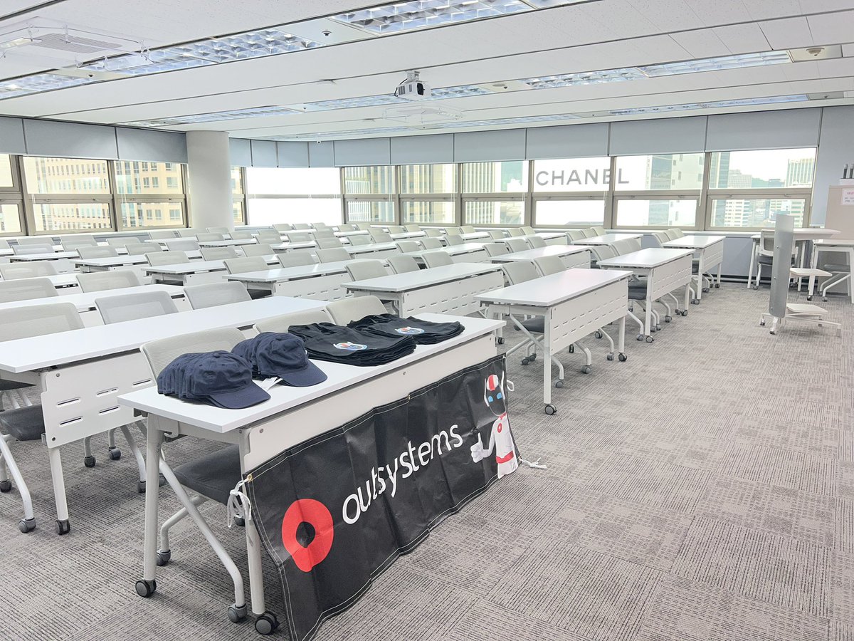 satoshoco's tweet photo. 本日は #OutSystems Korea User Meetup の運営のため、Seoulに来ています🇰🇷 定期的に参加される韓国のユーザーの皆さまとも顔なじみになり、「久しぶり!」と声をかけていただけてとても嬉しかったです✨
コミュニティを通じて国を越えたつながりが少しずつ増えていくのは、本当に嬉しいです😆 #OSUG https://t.co/Qkjzcdl4Qy