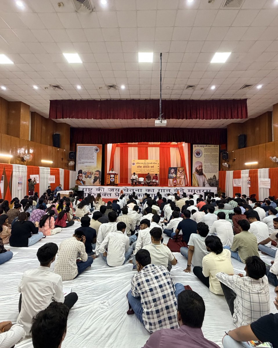 ABVPDelhi's tweet photo. अखिल भारतीय विद्यार्थी परिषद, दिल्ली प्रांत प्रांत अभ्यास वर्ग

सत्र क्रमांक-1 “प्रस्ताविक, उद्घाटन एवं ध्येय यात्रा" में राष्ट्रीय सह-संगठन मंत्री श्री देवदत्त जोशी, प्रांत संगठन मंत्री श्री विपिन उनियाल, प्रांत अध्यक्ष श्री तपन बिहारी एवं प्रांत मंत्री श्री सार्थक शर्मा का मार्गदर्शन प्राप्त हुआ।

सत्र के माध्यम से कार्यकर्ताओं ने परिषद के उद्भव, ध्येय तथा संगठनात्मक कार्यपद्धति के विविध आयामों को आत्मसात किया।