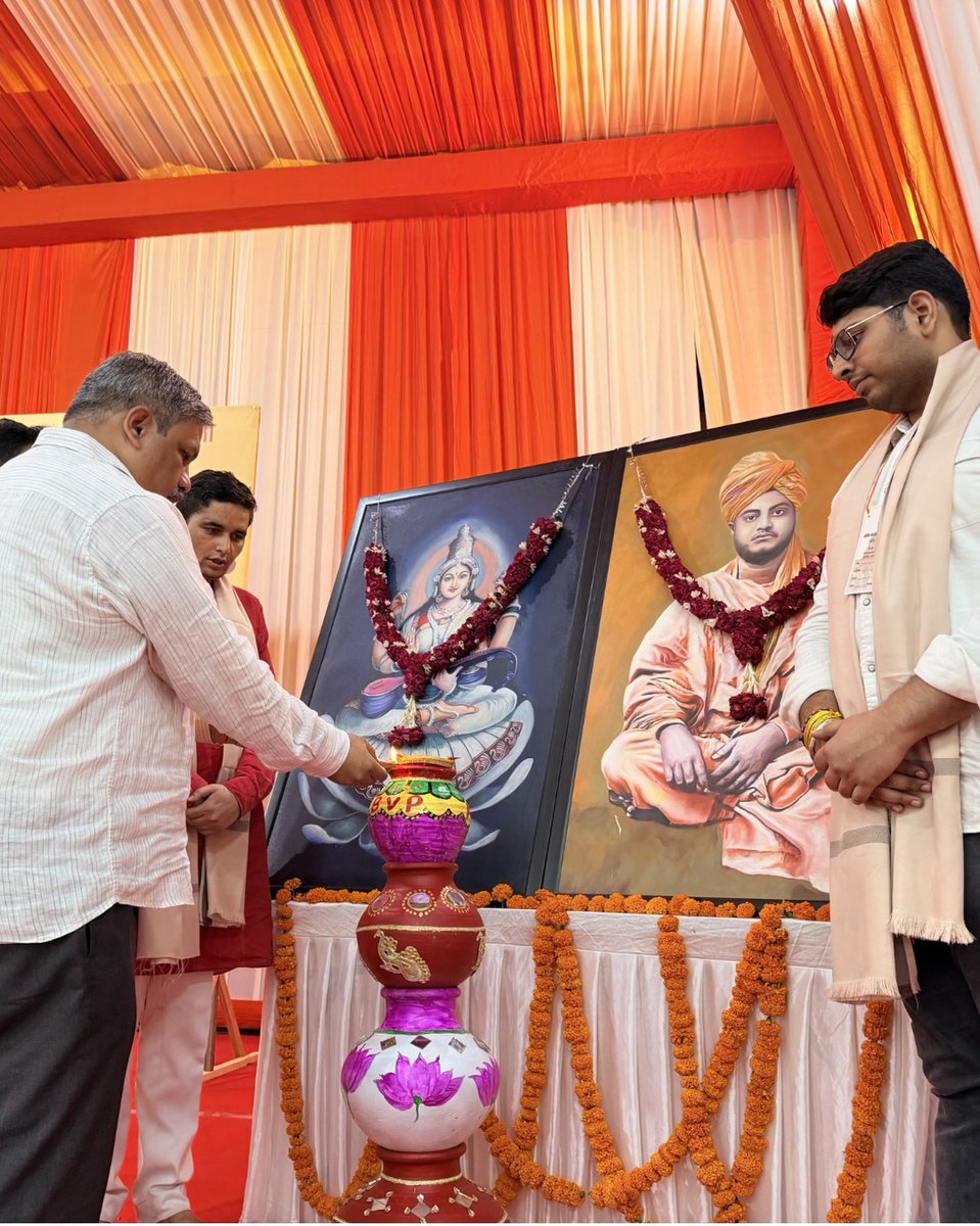 ABVPDelhi's tweet photo. अखिल भारतीय विद्यार्थी परिषद, दिल्ली प्रांत प्रांत अभ्यास वर्ग

सत्र क्रमांक-1 “प्रस्ताविक, उद्घाटन एवं ध्येय यात्रा" में राष्ट्रीय सह-संगठन मंत्री श्री देवदत्त जोशी, प्रांत संगठन मंत्री श्री विपिन उनियाल, प्रांत अध्यक्ष श्री तपन बिहारी एवं प्रांत मंत्री श्री सार्थक शर्मा का मार्गदर्शन प्राप्त हुआ।

सत्र के माध्यम से कार्यकर्ताओं ने परिषद के उद्भव, ध्येय तथा संगठनात्मक कार्यपद्धति के विविध आयामों को आत्मसात किया।