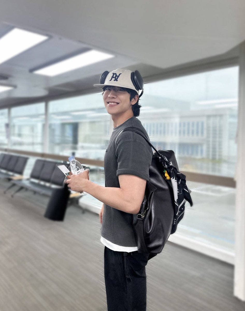 dndslducls's tweet photo. 우리 한국인 커플인데 사귀고 첫 한국이라 윤태오 이만큼 신남 https://t.co/0TqsqzMd9e
