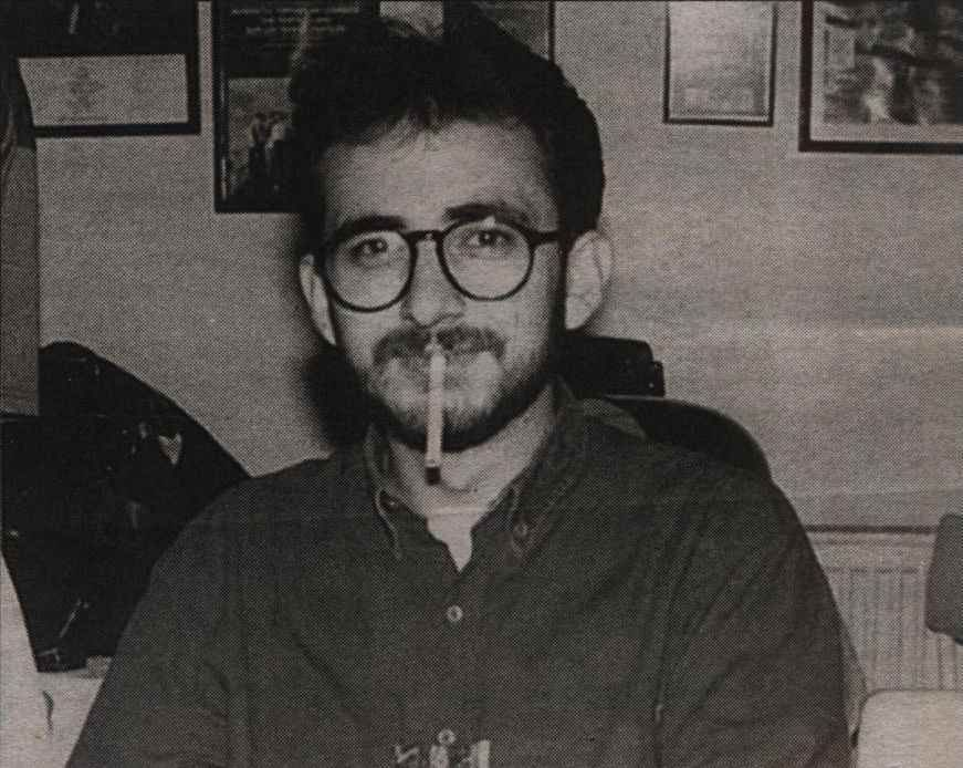 suleymaanakin's tweet photo. "Ölülerimiz toplanacaktır
Kenar köşe kasaba hanlarından
Deniz en güzel aşkken ayışığına
Küçük ve karanlık odalarda öldürülenler
Direnerek ve akarak ölenler
Yüceltilecektir
Anılacaktır ölümleri"

 #UnutMADIMAKlımda https://t.co/KcLX4gjZKi