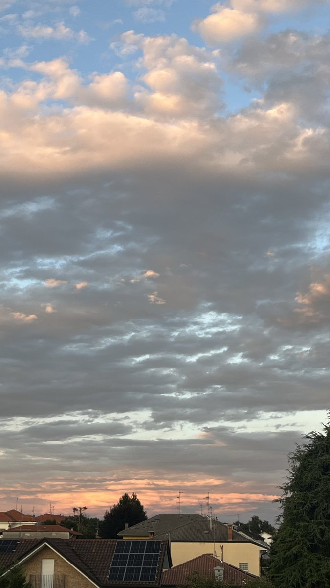 Mina5818's tweet photo. Ieri il temporale ha pulito il cielo. https://t.co/974uEAtZS5