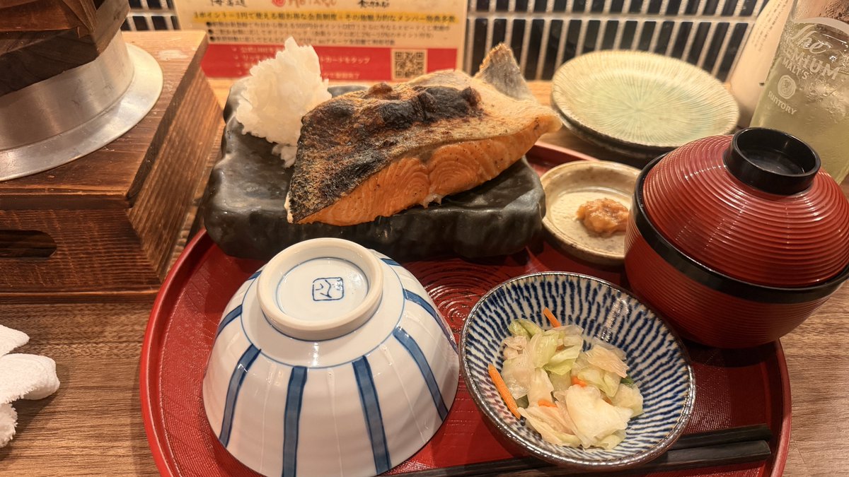 lempicka_ll's tweet photo. こないだ食べた意味不明にでけェ鮭見て https://t.co/3TRo8cV3wX