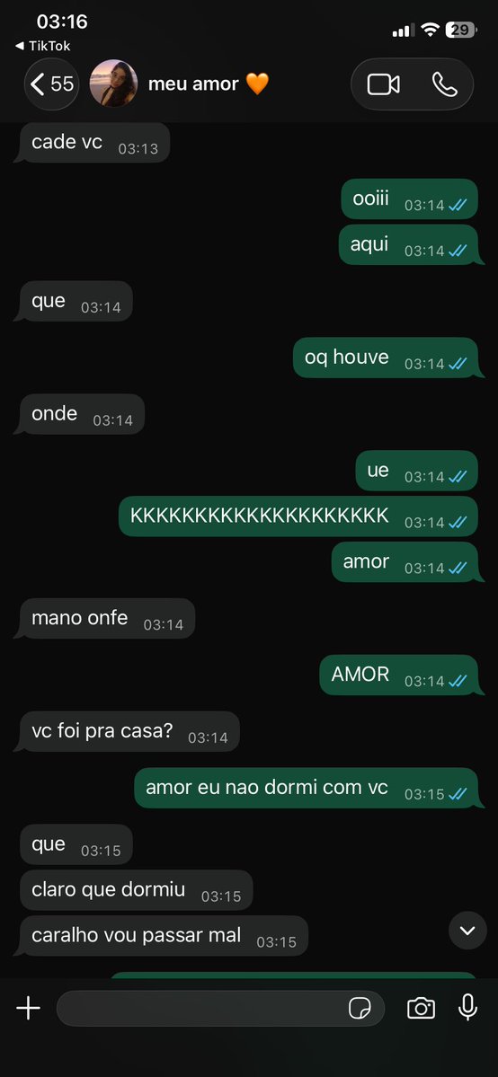 clateara's tweet photo. quando vc dorme todo santo dia com sua namorada ai no dia que vcs n dormem juntas ela vira sonambula https://t.co/c0nBaHlSTC