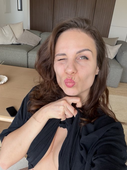 MaryWet - Heute ist Showtag 😈 Wenn du heute Abend bei mir live dabei sein willst, sicher dir jetzt dein Ticket. Für Erstauflader ist der Zugang gratis hinterlegt 😘 👉 https://t.co/gk0Ronfhgs https://t.co/VFpje4Zd7W