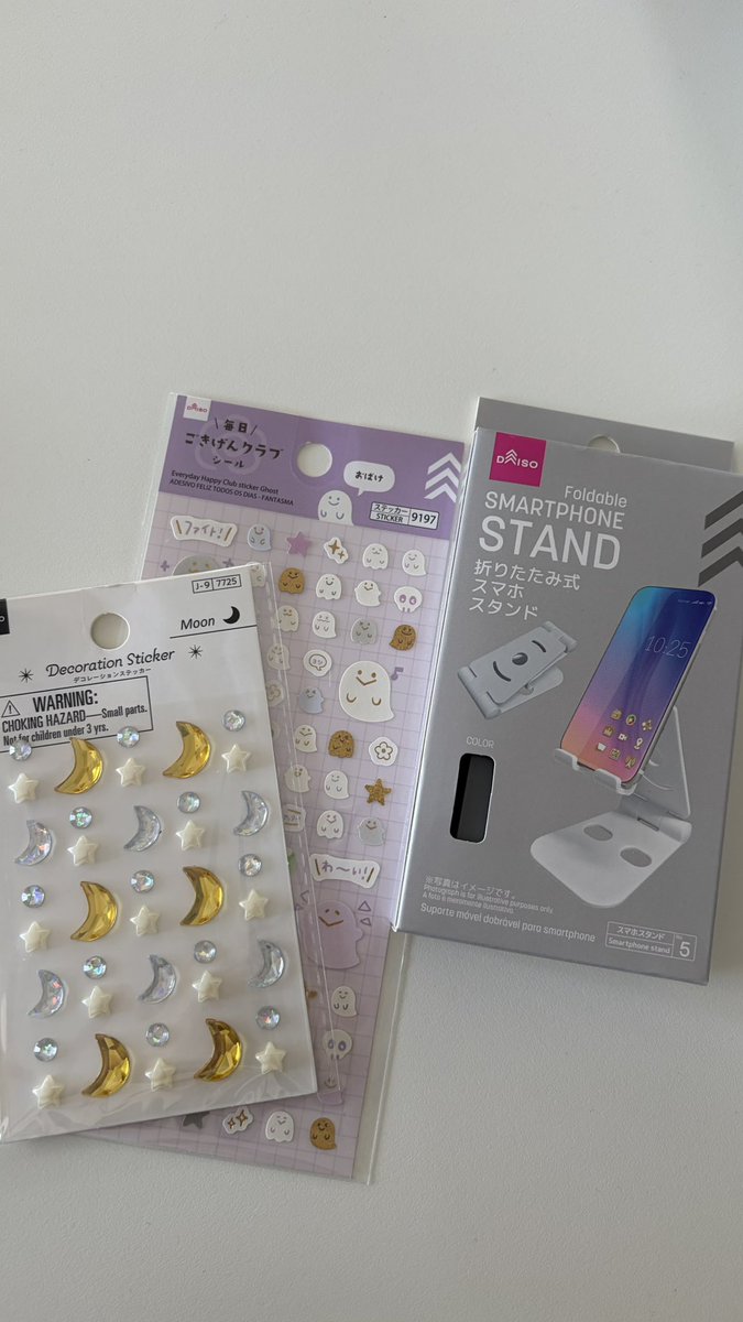 ma_yu__s2's tweet photo. 仕事用でスマホスタンドとデコレーション用のシールを✨

ちなみに、私はダイソー派🙋‍♀️
#札幌 https://t.co/Z5INOWQovF