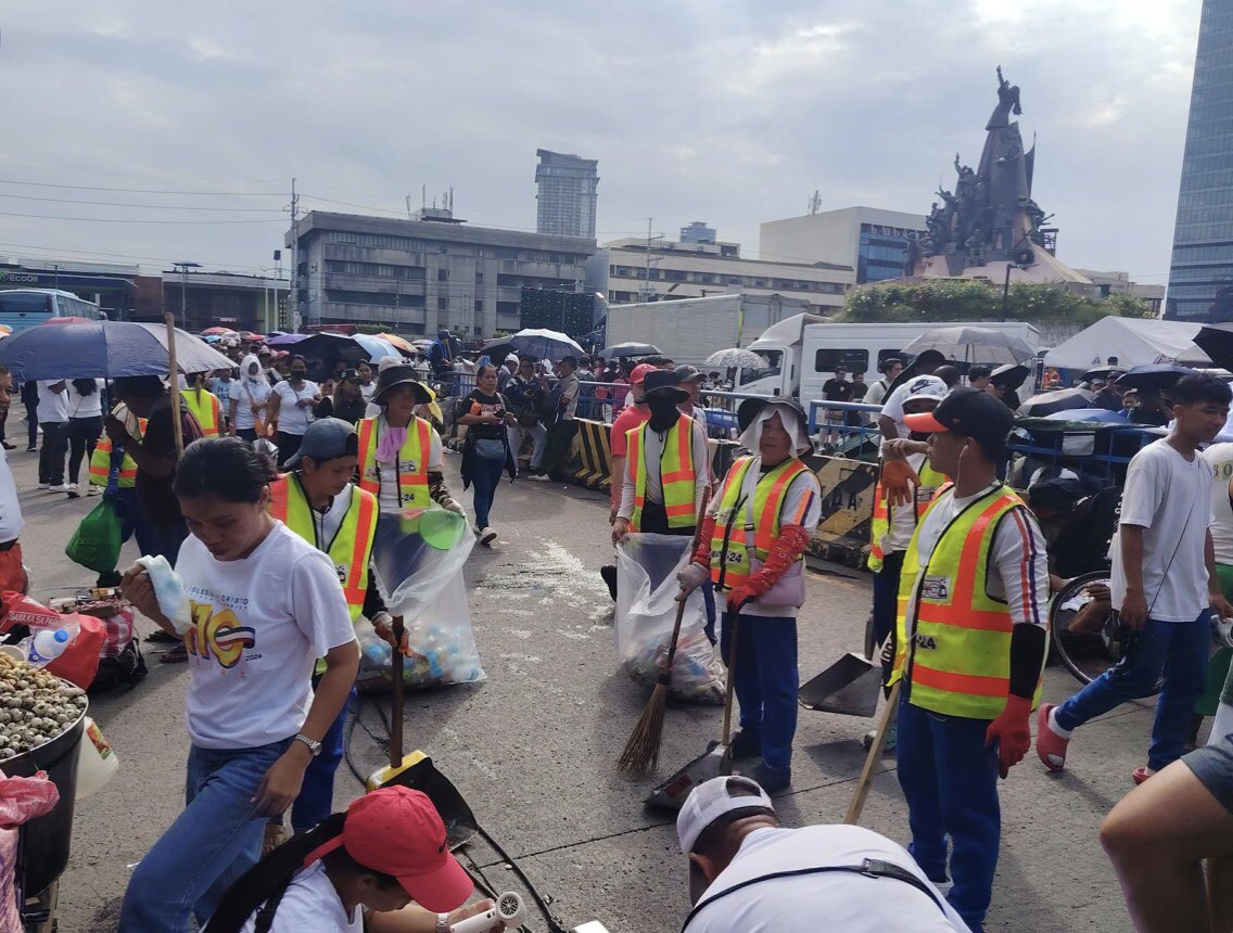 BadBeansCo's tweet photo. @INCNewsNUpdates Yung ang nag linis eh gobyerno pero yung yaKULT ang ume-epal! 🤣🤣🤣

Mahiya naman kayo, kasagsagan ng pang-gugulo niyo eh tuloy tuloy ang linis ng MMDA at QC LGU. 

Tanginaniyo! https://t.co/gQ0MzU1o7W