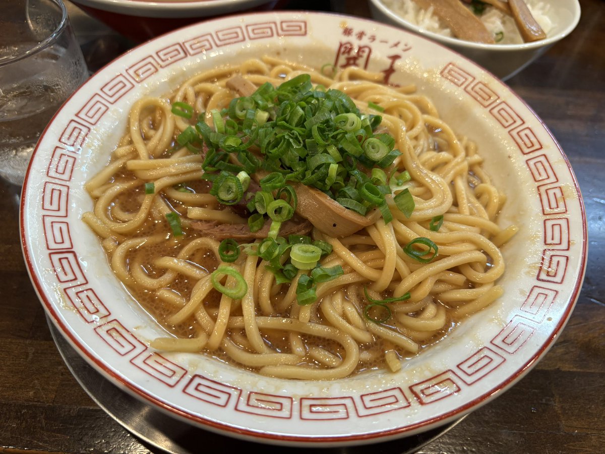 ryuta_310's tweet photo. 豚骨ﾗｰﾒﾝ開王
豚骨ﾗｰﾒﾝ,皿豚骨,白米
#京王線 #京王八王子駅 #中央線 #横浜線 #八高線 #八王子駅 #八王子市 #豚骨ラーメン開王 #豚骨ラーメン #皿豚骨 https://t.co/D9JZfNl99z