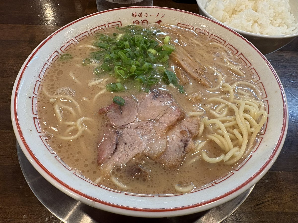 ryuta_310's tweet photo. 豚骨ﾗｰﾒﾝ開王
豚骨ﾗｰﾒﾝ,皿豚骨,白米
#京王線 #京王八王子駅 #中央線 #横浜線 #八高線 #八王子駅 #八王子市 #豚骨ラーメン開王 #豚骨ラーメン #皿豚骨 https://t.co/D9JZfNl99z