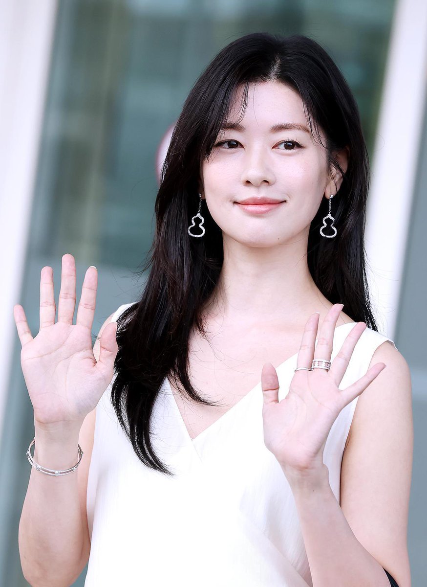 taekook_tk2's tweet photo. 260702 - Jung Somin at ICN Heading to Okinawa, Japan for a magazine photoshoot 🤍

Have a safe flight ✈️ 

#JungSoMin #정소민 https://t.co/bO5knA10NA