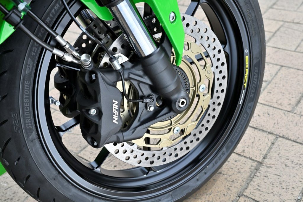 live_advantage's tweet photo. #NinjaZX-4RR
#AdvantageDirectDriveRacingDisc
#日の丸ブレーキ🇯🇵
#ADVANTAGE🎌
https://t.co/r4SSsWB3Xp https://t.co/Hi8hJJdhRZ