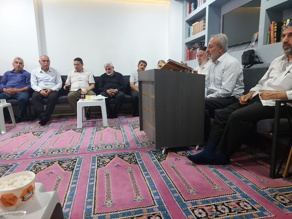HudaPar34Gop's tweet photo. İlçe Başkanımız Hüseyin YALÇIN, eşi vefat eden kıymetli  Molla Cemal Çınar Hoca'ya taziye ziyaretinde bulunarak acısını paylaştı.

Merhumeye Yüce Allah'tan rahmet; başta Molla Cemal Çınar ve ailesi olmak üzere tüm yakınlarına sabır ve başsağlığı diliyoruz. https://t.co/lcNKsipcMo