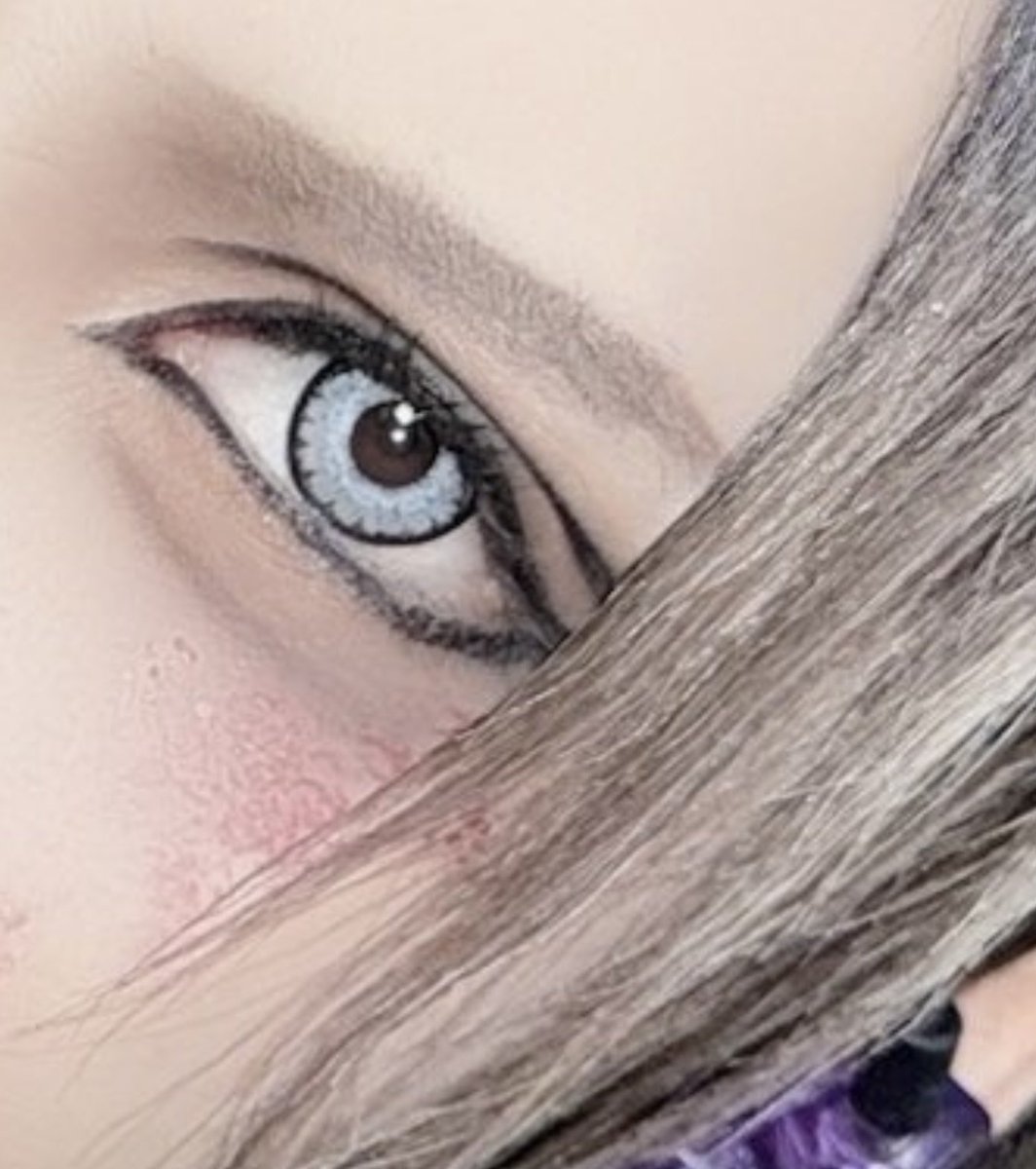 miku_uruha1008's tweet photo. ←うぉれが大好きなv系　最近のv系→
かっこいいけど…最近のは地雷っぽい… https://t.co/aAGFNChtxy