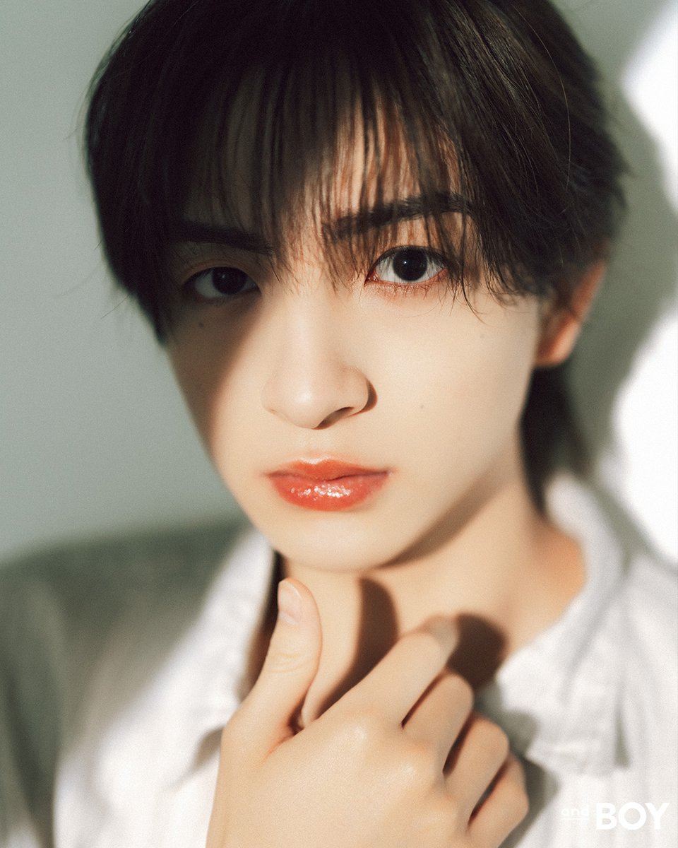 andBOY_jp's tweet photo. 7月7日に発売するandBOY Vol.6の先行カットを公開!　今回は川﨑皇輝さん。

大人っぽいビジュアルと、充実したインタビューの8P掲載!

予約はこちら!  
Amazon ：https://t.co/sMaytUPE4m
セブンネット：https://t.co/N966PwYXon
タワーレコード：https://t.co/ja1vFcKecw

#川﨑皇輝 #andBOY https://t.co/SeMki4v4Z3