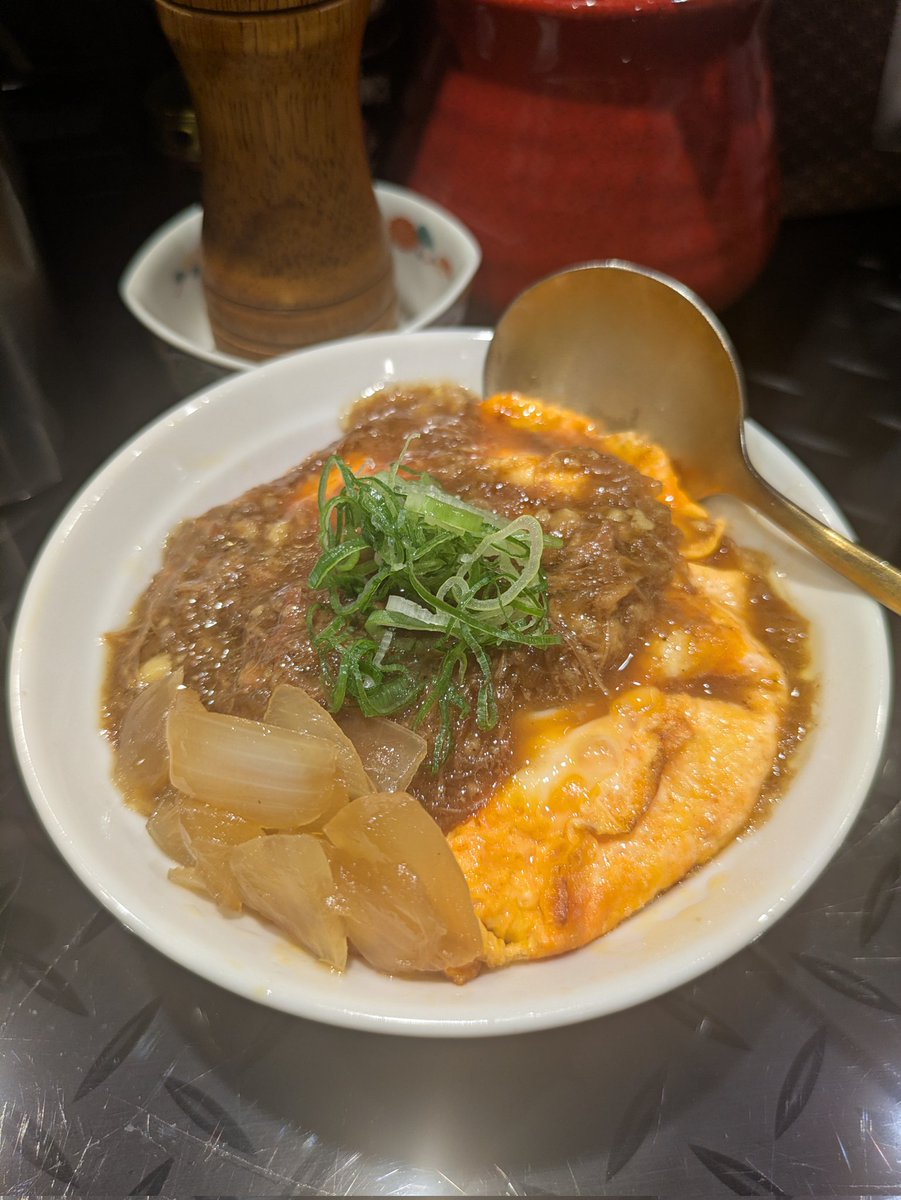 menriusandayo's tweet photo. サイドメニューは
鴨カレー親子丼
恋する豚肩ろーすのスモークチャーシュー
杏の麦茶
この豚美味いなぁ………
肉自体に味がある……… https://t.co/teUt5RKiUX