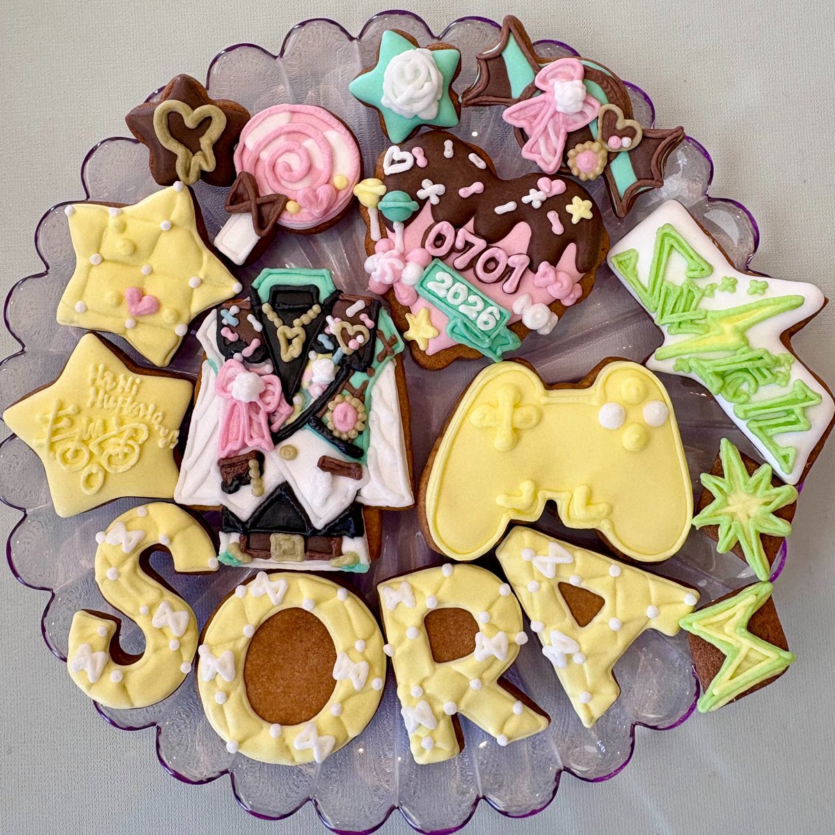 icingcookieoeuf's tweet photo. 🍋🎮✨️💛💚🍫🍬🍭⚡️ https://t.co/hpHojx8fPn