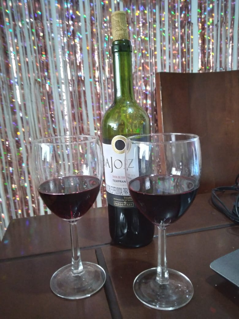 IsaRey04's tweet photo. Por cada vida rescatada 🌏Salute! Buenas gentes🍷🍷 https://t.co/xwH5L6oIar