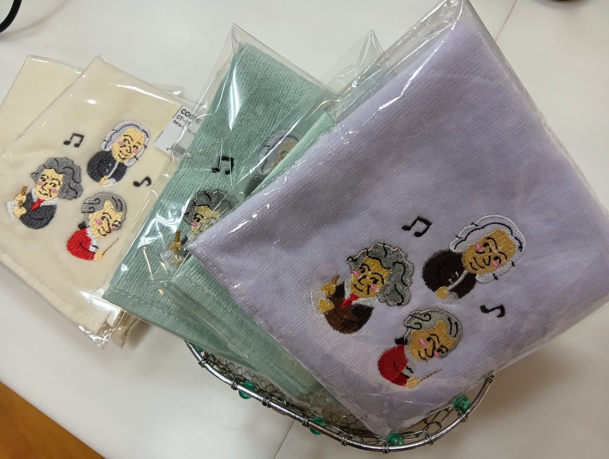 おすすめ商品のご紹介！ スタッフイチオシの人気ハンカチです✨️自分