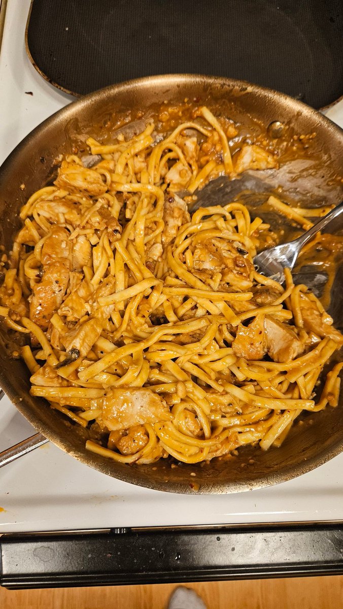 jnolopez's tweet photo. Peanut Noodles with chicken https://t.co/3rxzF1i50a