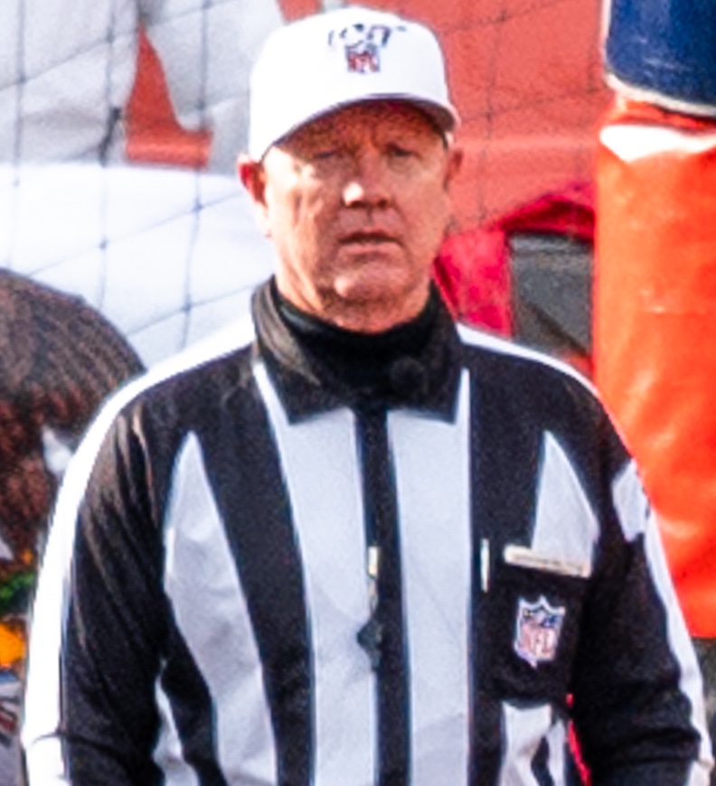 JoshChavis65's tweet photo. The ref in this USA Bosnia game https://t.co/itFgx5gfVZ