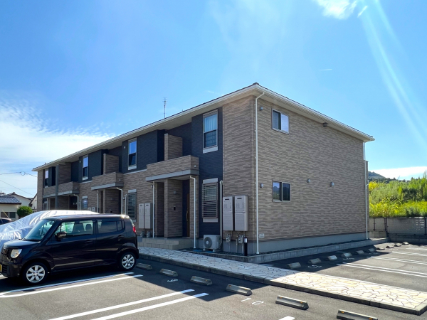sendai1956's tweet photo. 設備充実、閑静な住宅街です。エアコン2台・浴室一坪以上で快適♪敷地内には防犯カメラ設置しております♪
#川内不動産株式会社 #薩摩川内市 #宮内町 #賃貸アパート #不動産
https://t.co/5qkadosWH1 https://t.co/5pP3DZSpFj