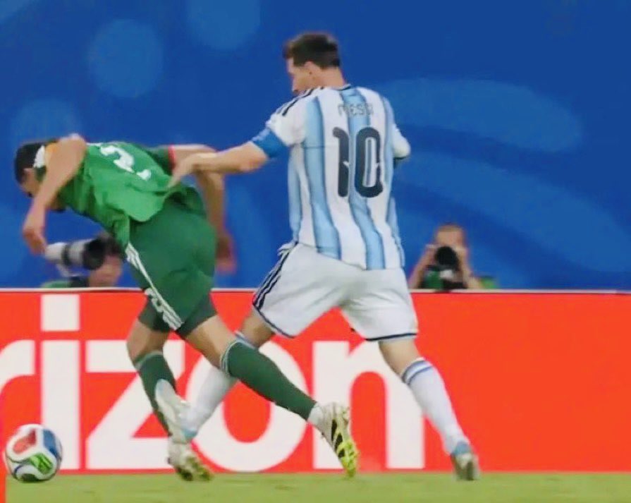 MLFootball's tweet photo. THE REFS IN THE US - BOSNIA GAME NEED TO BE INVESTIGATED.

One of the all-time bad red-card calls.

😳😳😳

No calll:                         This was called: https://t.co/mGoOr9af2a