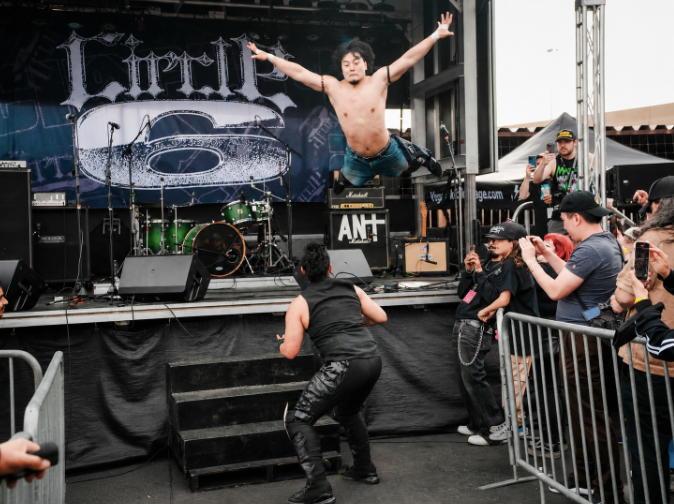 ComicCrusaders's tweet photo. Vans Warped Tour 2026 just got body-slammed, fam! Circle 6 is bringing wild live wrestling, surprise appearances, band collaborations, and pure festival mayhem to upcoming U.S. stops. Punk rock, powerbombs, mosh pits, and chaos? Yeah… this is Warped Tour energy turned all the way up. @VansWarpedTour @Circle6_co --->   #VansWarpedTour #Circle6 #WarpedTour2026 #LiveWrestling #PunkRock #MusicFestival #ProWrestling #PopPunk #ComicCrusaders #TheCrusadeNeverEnds https://t.co/kaX39CP1Q5