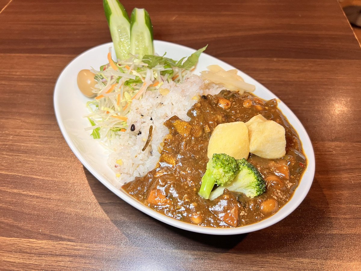Barchikashitsu's tweet photo. 7月2日(木)🌧️
昼夜通常営業です
冷やし麺やったらこの涼しさ…
冷やし豆乳担々麺あります🍜
いつもよりちょっといいお酒🥃
薬膳カレーで整えてください🍛
いっぱい飲みたい方は飲み放題あります
🍺🍶🍷🥃🍸
御来店お待ちしてます🙇🏻‍♂️ https://t.co/cbhUkwbIWu