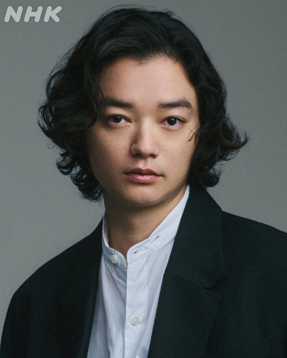 asadora_bk_nhk's tweet photo. 📢新たな出演者のお知らせ

◤朝ドラ「ブラッサム」出演者紹介◢

🌸文士
西尾一路／ #染谷将太

＜役柄＞
新進気鋭の若き小説家。同じ出版社に出入りしていた珠と知り合い、彼女の作家としての才能を早くから認め、やがて互いに切磋琢磨し合う仲となっていく。

#ブラッサム
#2026年秋放送開始 https://t.co/Ks8mPWrlcL