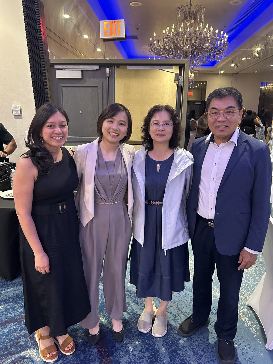 YuHanChen0213's tweet photo. Many thanks to the Englewood Health family and faculty for helping me become the physician I am today. This milestone would not have been possible without your guidance, mentorship, and unwavering support🥰🥰 #Hematology #Oncology https://t.co/5pAlrrcpZd