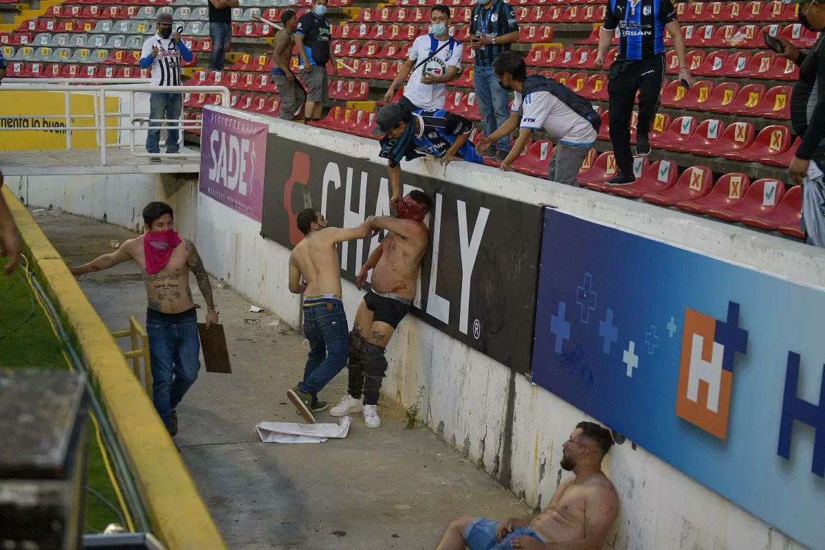 gallo450's tweet photo. @TheMachineSpor1 @Expefutbol Comparas eso con lo que pasa en mierdico Querétaro, peleas de narcos parece. https://t.co/TF4SCRNQFN