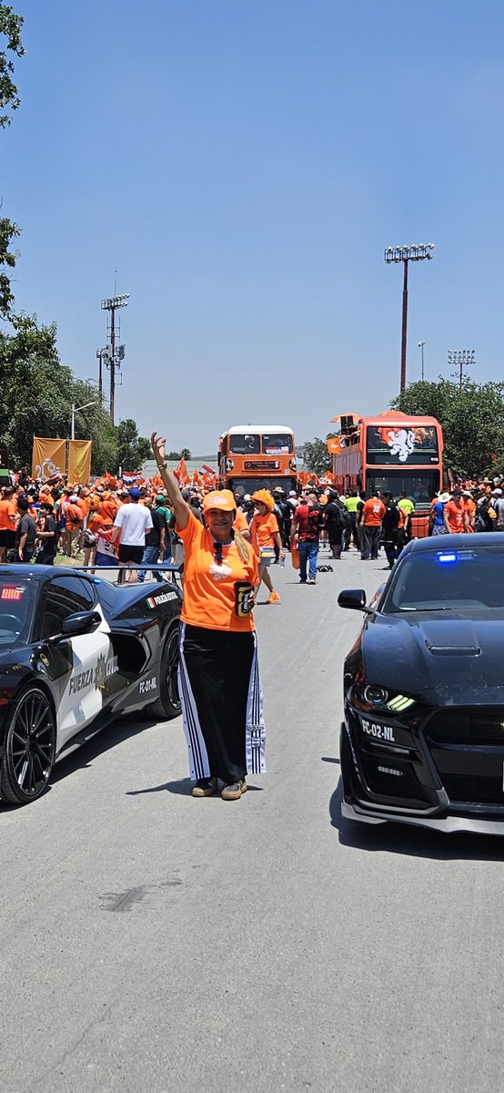 dianasimo's tweet photo. @OnsOranje Disfrutamos mucho toda la vibra que trasmiten!
Siempre serán bienvenidos a Monterrey, NL México https://t.co/sWwNNFdqfy