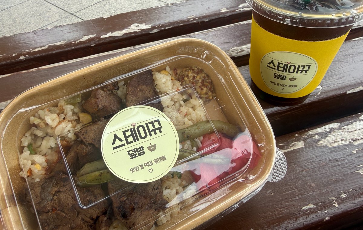 THEtothe8ight's tweet photo. 밥 잘사주는 잘생긴 오빠래 민규가 https://t.co/4vteeutrKN